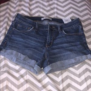 Abercrombie & Fitch jean shorts.